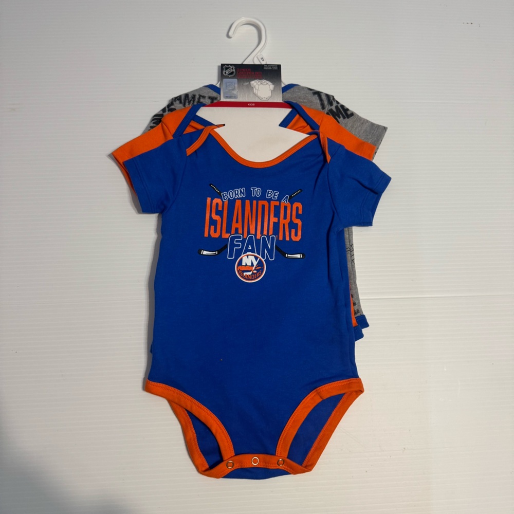 NWT NHL New York Islanders baby Onesie 3 piece creeper set 24 months
